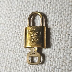 #337 louis vuitton padlock and key set